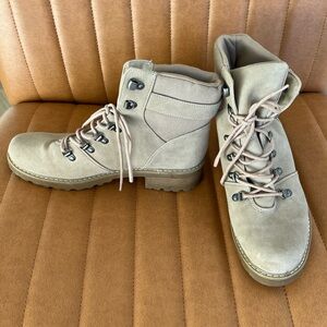 Universal Thread Boots